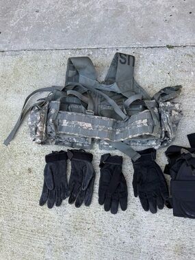 ACU Camo Tactical Vest with Black Gloves